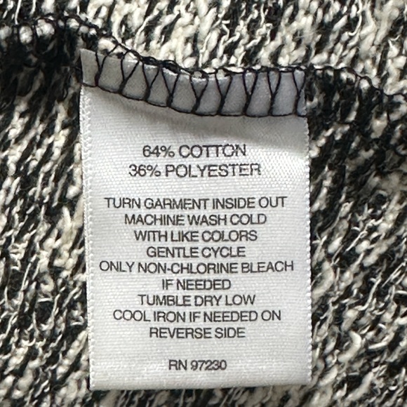 Signature Studio Black and White Plaid Cardigan - Picture 4 of 4